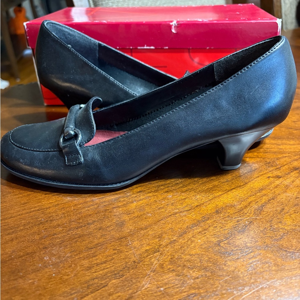 AEROSOLES Black Women's Flats with Low Heel